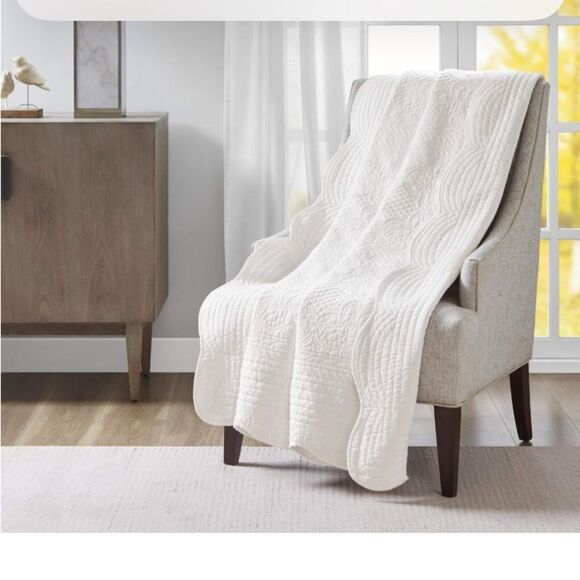 Madison Park Tuscany Oversized 60" x 72" Quilted Scalloped-Edge Throw. Ivory - Picture 1 of 6